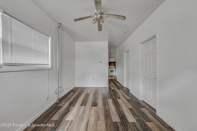Building Photo - 367 N Bromley Ave