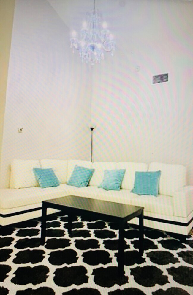 Building Photo - 2208 Sally Ct