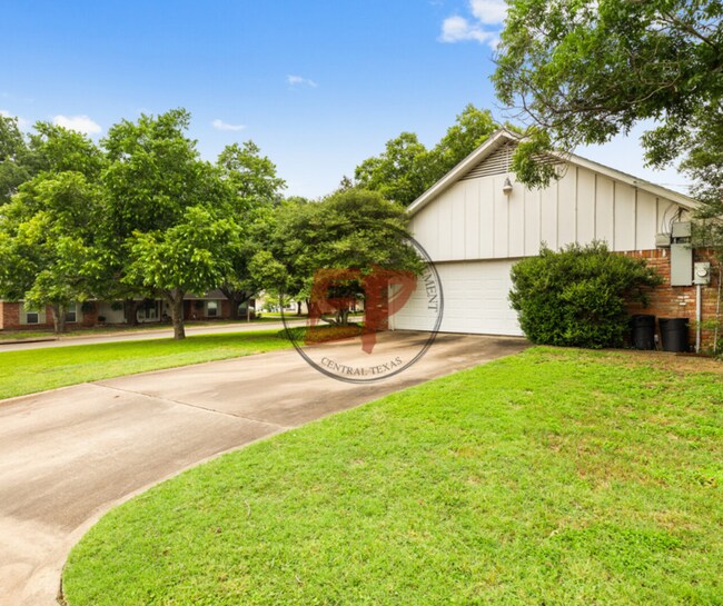 Building Photo - 712 Willow Creek Dr