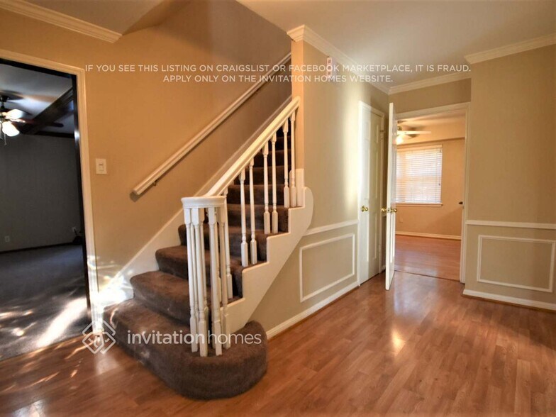 Building Photo - 1406 Saddlecreek Dr