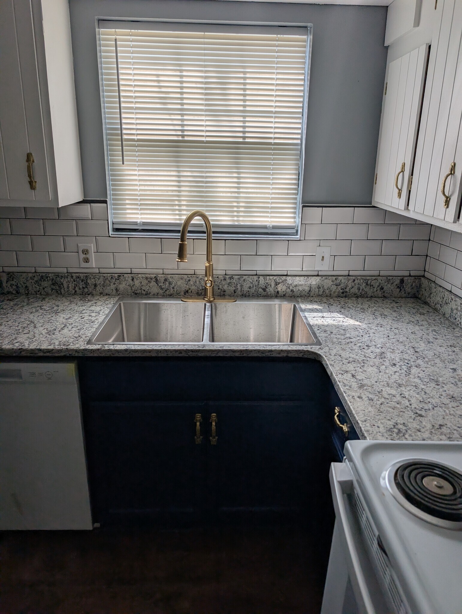 Building Photo - 1196 McArthur Dr