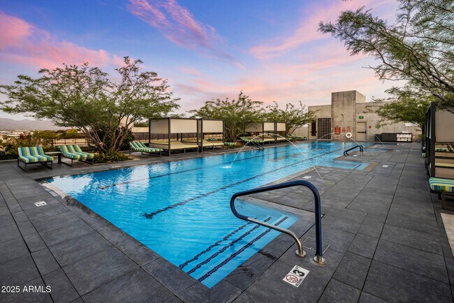 Building Photo - 7120 E Kierland Blvd