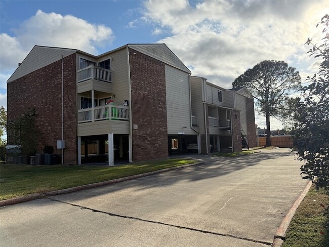 Building Photo - 2501 Gulf Fwy