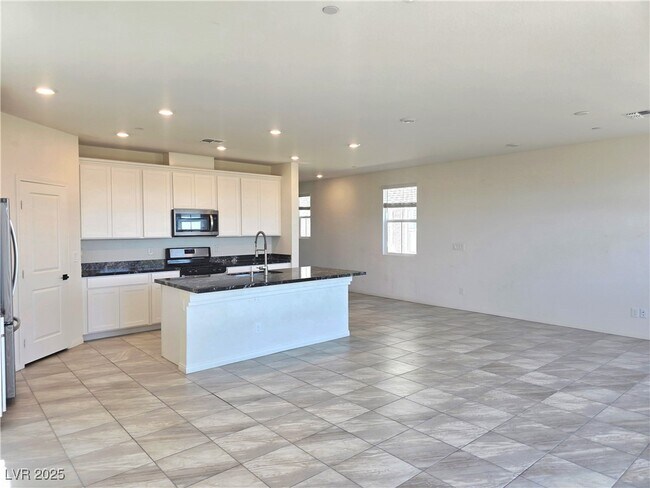 Building Photo - 2406 Bellinzona Pl