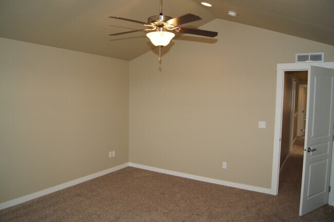 Building Photo - Beautiful 4 bed 2.5 bath in East Boise just off Gowen Rd and Columbia Rd in the Painted Ridge Sub...