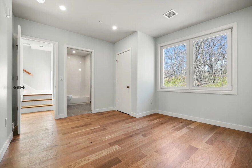 Building Photo - 147 Grampian Way