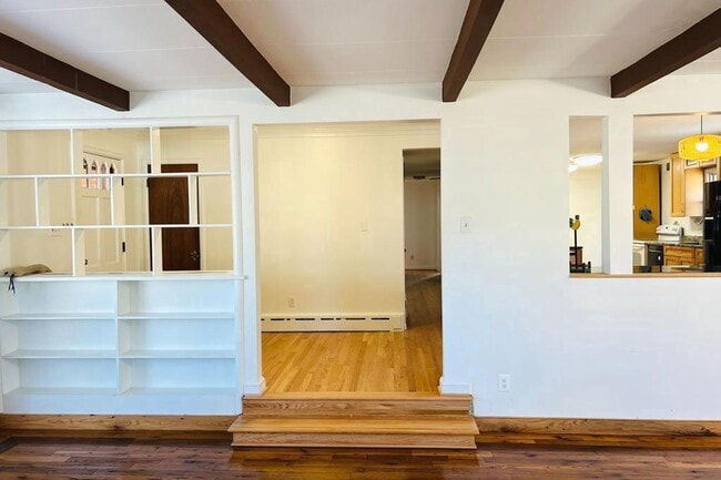 Building Photo - 3900 Laurel Rd