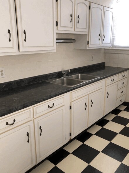 Building Photo - 514 Semple St