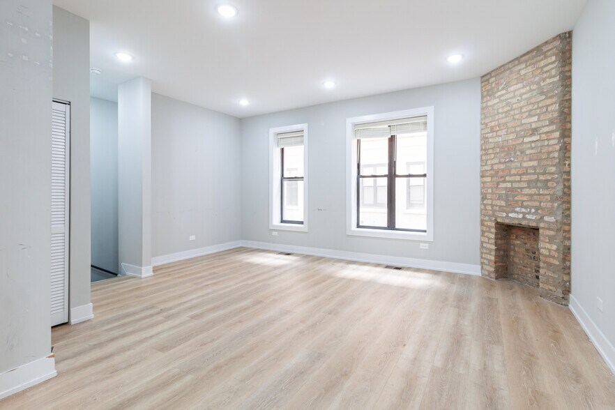 Building Photo - 441 W Belden Ave