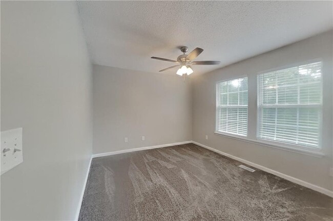 Building Photo - 7865 Lake Terrace