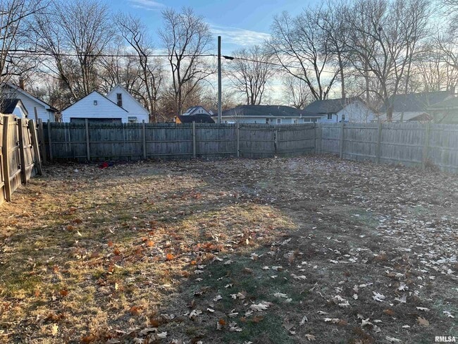 Building Photo - 2304 W Proctor St