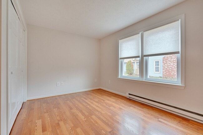 Building Photo - Charming Single Family Home offering  3-be...
