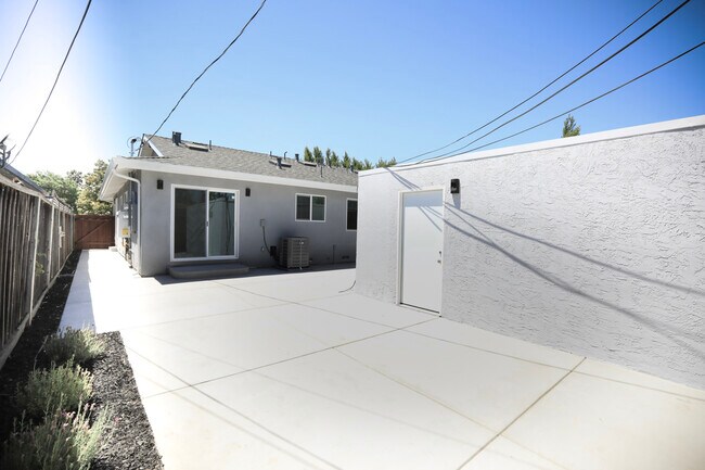 Building Photo - 5746 Cahalan Ave