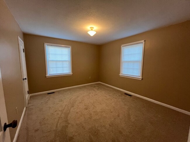 Building Photo - Charming Brick House off Fort Avenue