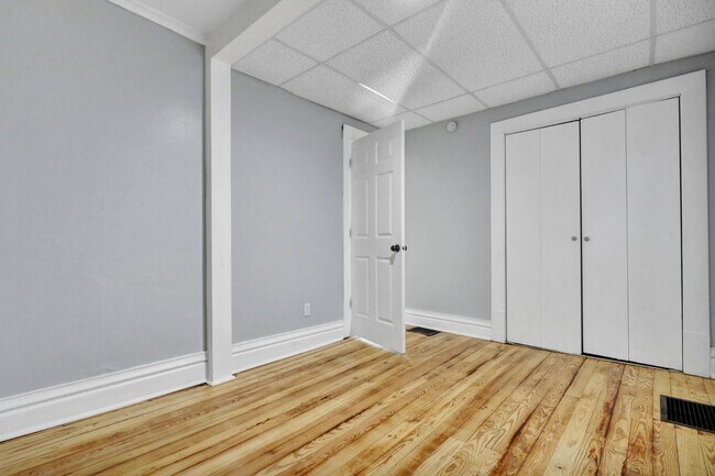Building Photo - 405 E Hodge Ave