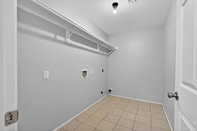 Building Photo - 2202 Laurel Branch Way