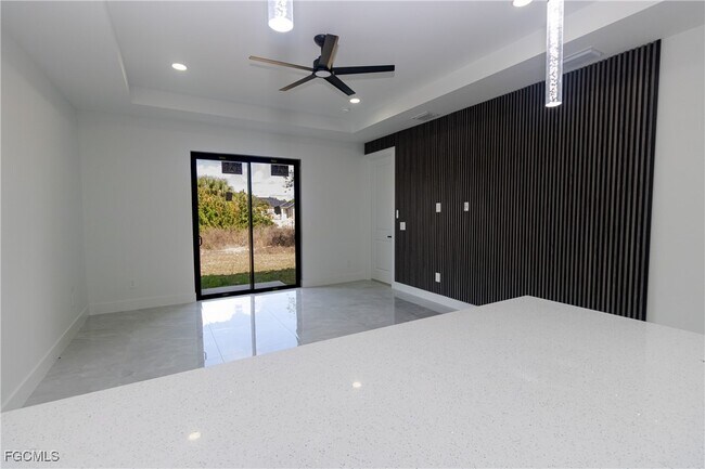 Building Photo - 849 Duplex St E