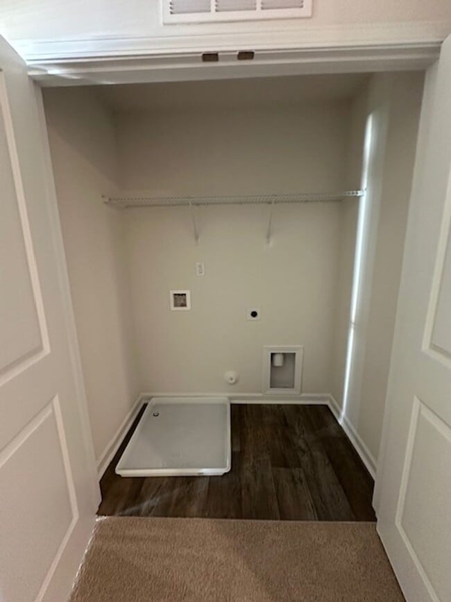 Building Photo - Graham