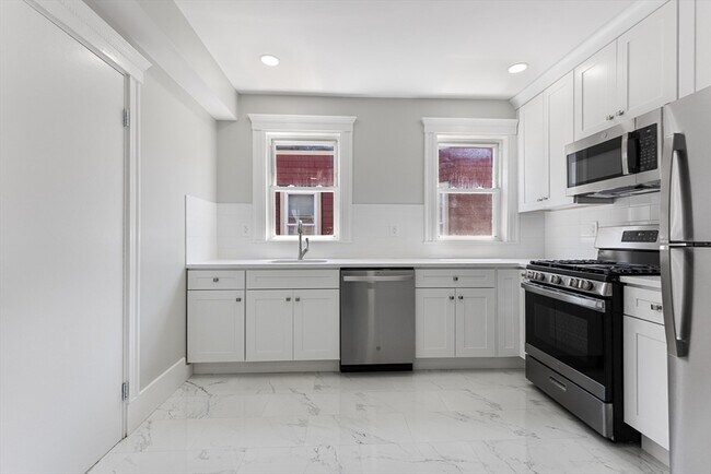 Building Photo - 64 Bakersfield St