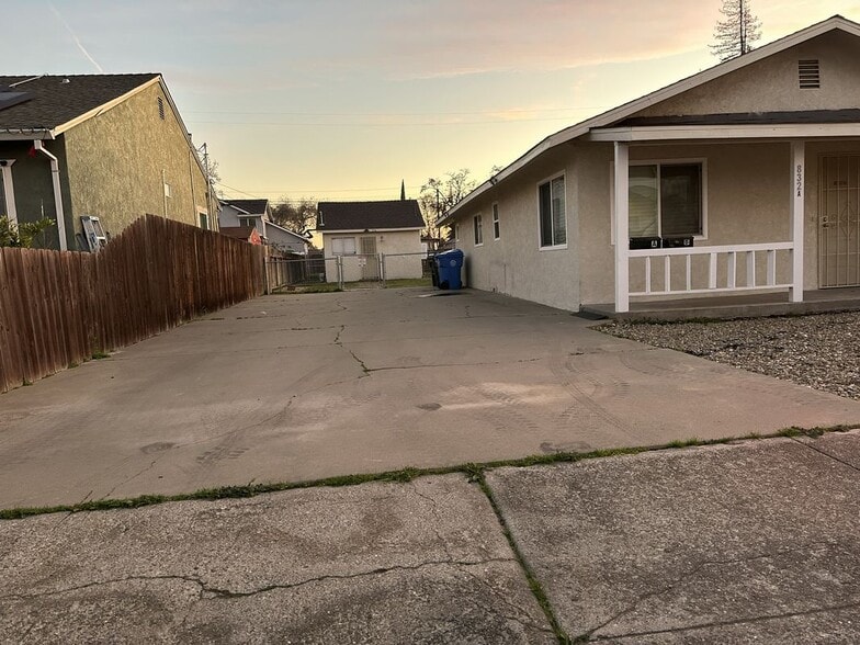 Building Photo - 832 Marion St