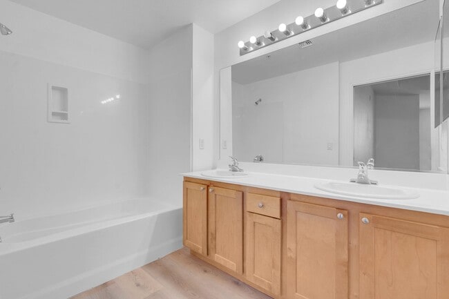 Building Photo - 75 E Agate Ave