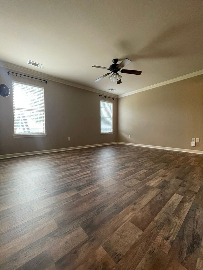 Building Photo - Convenient Sherwood Location