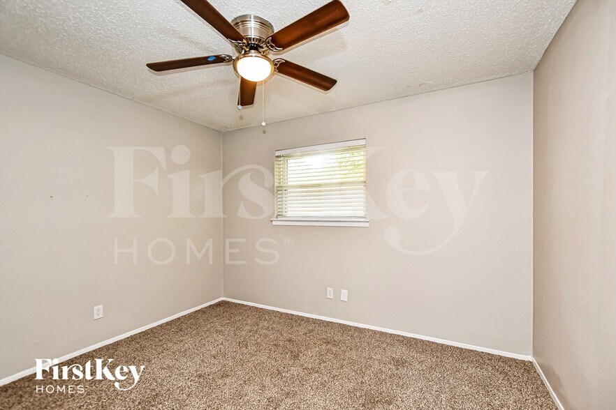 Building Photo - 710 Ravencroft Dr