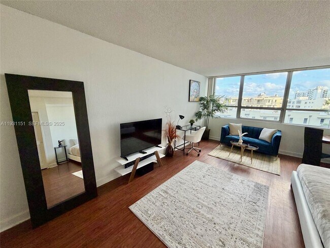 Building Photo - 1500 Bay Rd