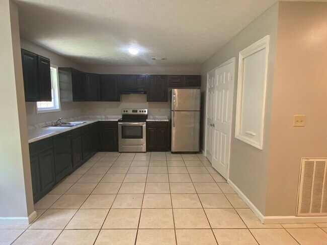 Building Photo - Charming 3BR Duplex in Columbus
