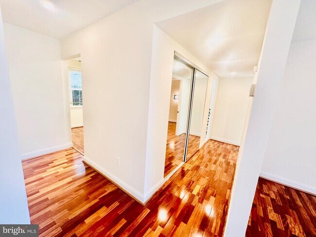Building Photo - 732 Quince Orchard Blvd