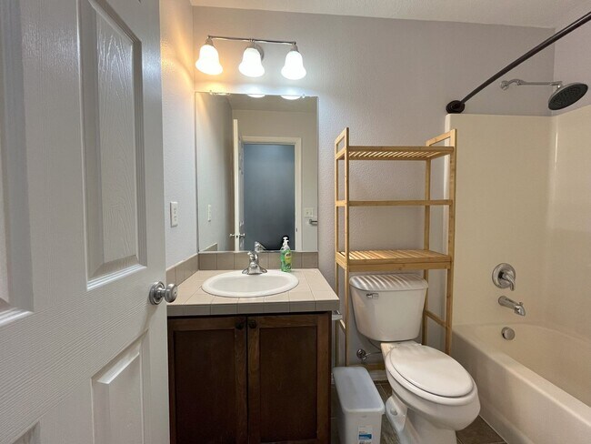 Building Photo - Charming 3-Bedroom Home with Open Layout, ...