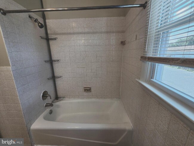 Building Photo - 168 S Main St