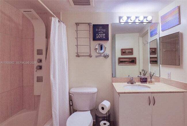 Building Photo - 1750 N Bayshore Dr