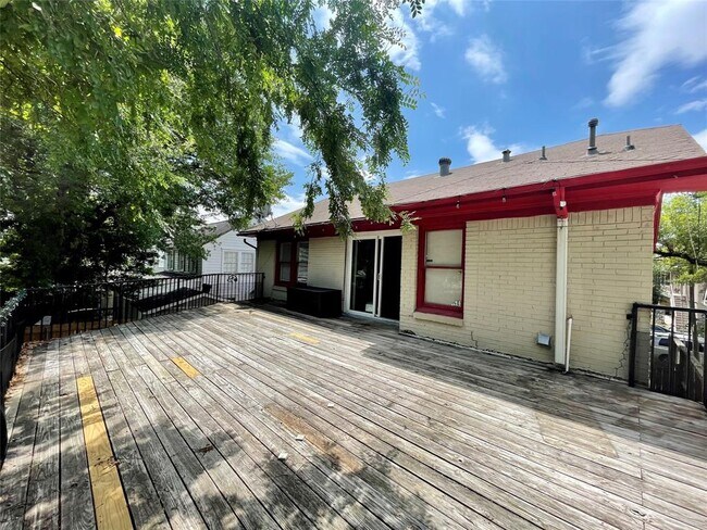 Primary Photo - 2211 Hazard St