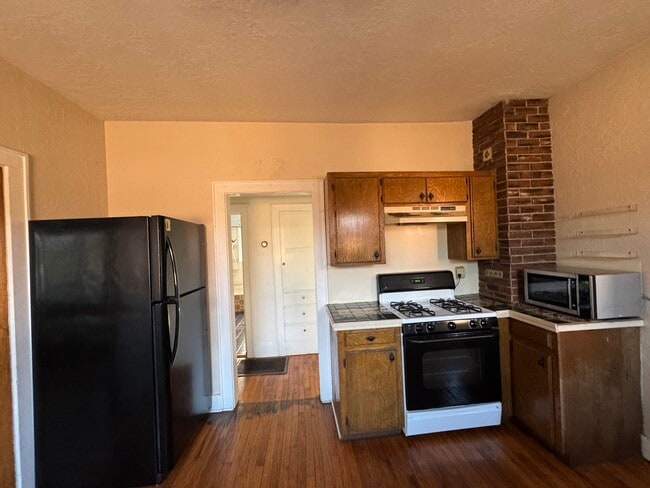 Building Photo - 512 S Crawford Ave