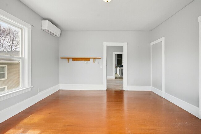 Building Photo - 310 Turner St