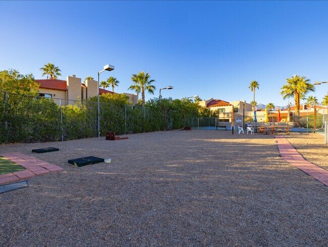 Building Photo - 3 Bedroom, 2.5 Bath