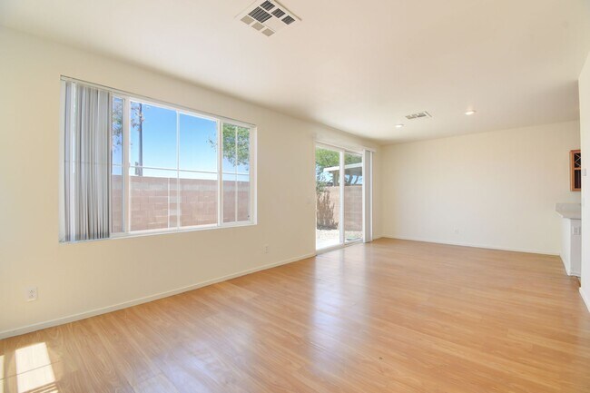 Building Photo - 3 Bed Home - Open Floor Design - Community Pool - New Everything Inside