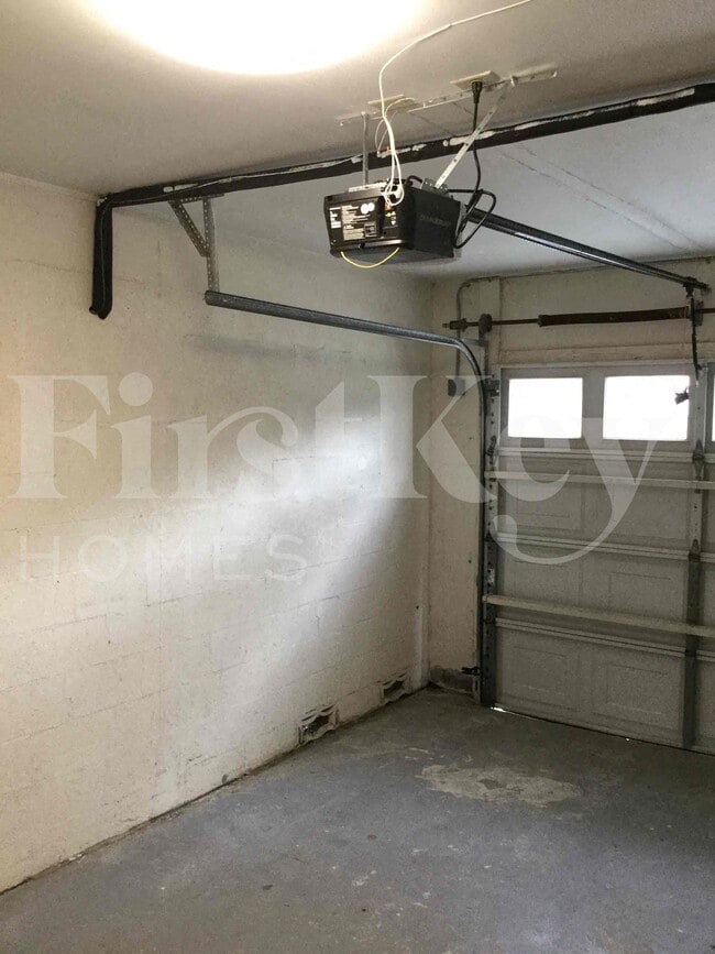 Building Photo - 3085 Lighthouse Pl