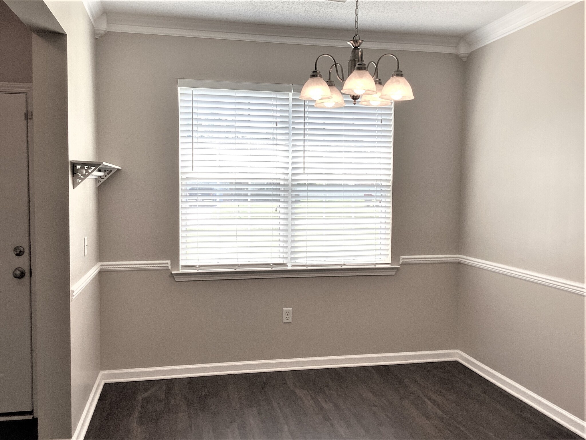 Building Photo - 305 Antigua Dr