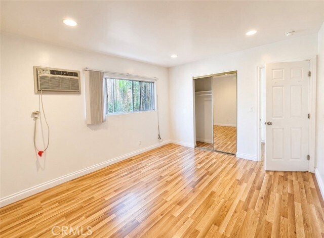 Building Photo - 1372 W 36th St