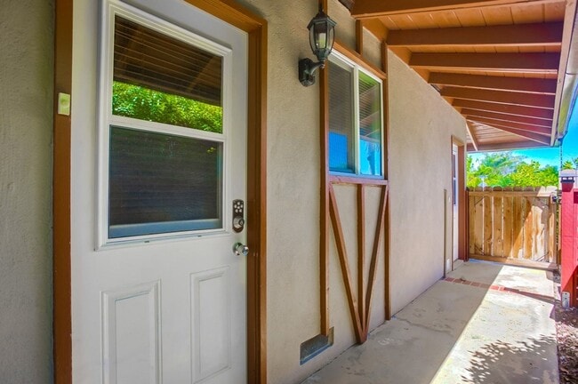 Building Photo - Single Story Duplex with Two Private Residences