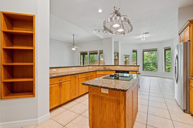 Building Photo - 307 Echo Valley Dr