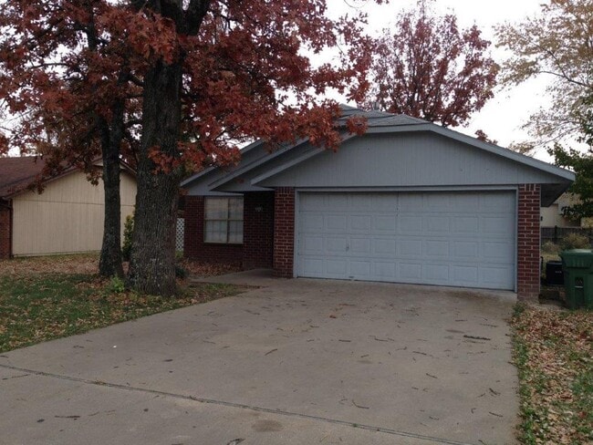 Building Photo - 3606 W Beechwood Dr
