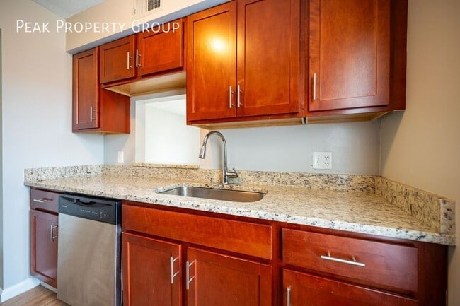 Building Photo - 965 Quay Ave