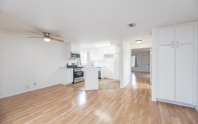 Building Photo - Charming Artesia Gem!