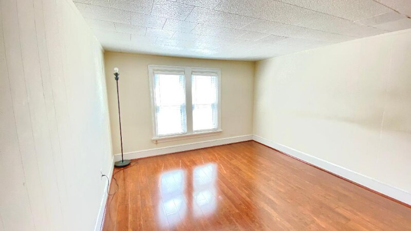 Building Photo - 304 Elsmere St