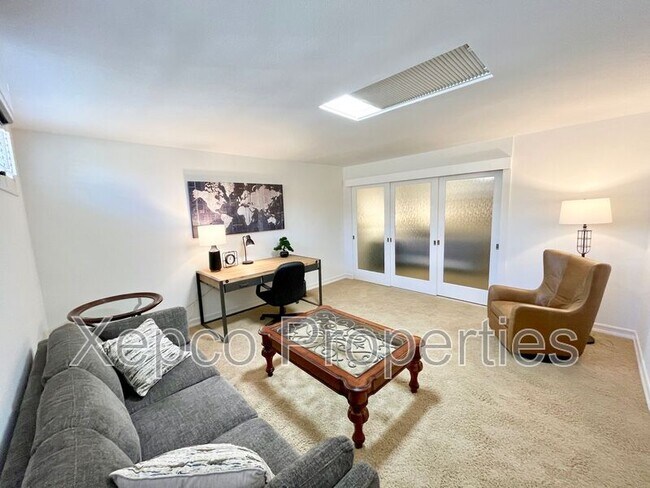 Building Photo - 76675 Sandpiper Dr