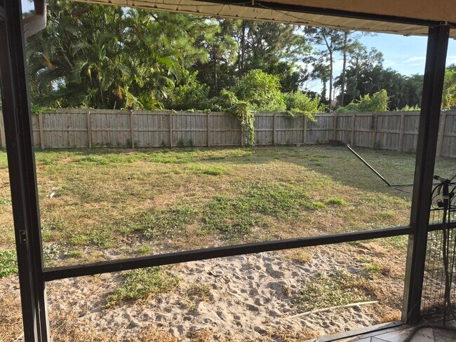 Building Photo - 250 SE Walters Terrace