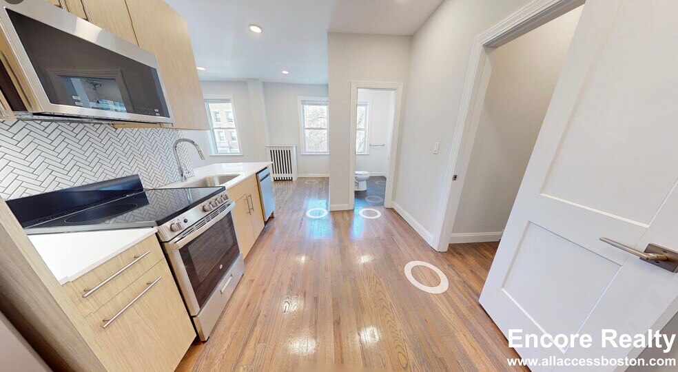 Building Photo - 106 Queensberry St